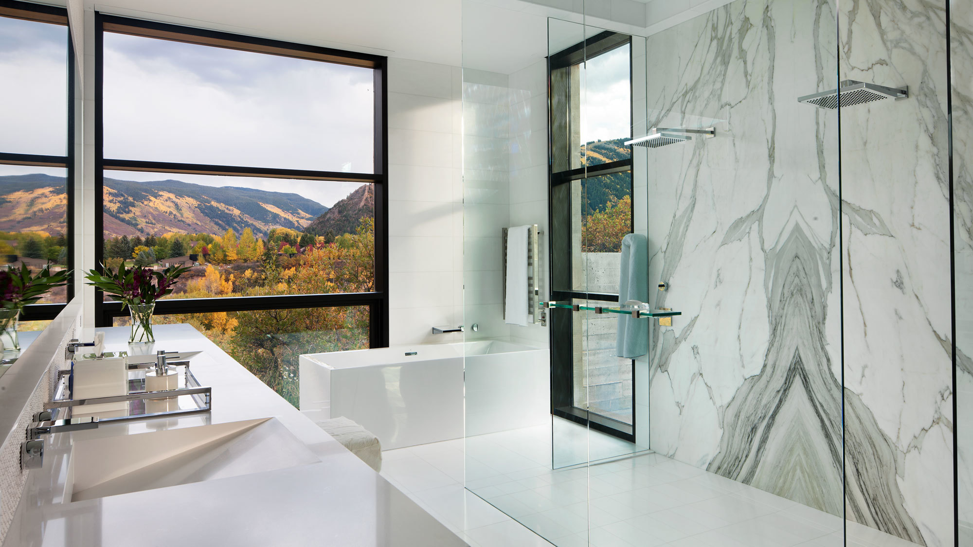 Maroon Creek Overlook Bathroom